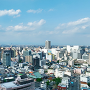 学校、病院、スーパーマーケットなどの地域情報を提供します。新しい環境に慣れるためのサポートを行います。